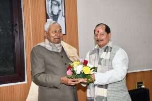 आज नव आंग्ल वर्ष के शुभ अवसर पर बिहार के माननीय मुख्यमंत्री श्री Nitish Kumar जी से माननीय उपमुख्यमंत्री द्वय श्री Samra
आज नव आंग्ल वर्ष के शुभ अवसर पर बिहार के माननीय मुख्यमंत्री श्री Nitish Kumar जी से माननीय उपमुख्यमंत्री द्वय श्री Samrat Choudhary जी एवं श्री VIJAY KUMAR SINHA जी ने शिष्टाचार मुलाकात कर उन्हें शुभकामनाएँ दीं।
#Happy2025