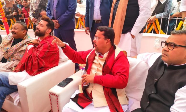 आज मकर संक्रांति के पावन अवसर पर पटना स्थित लोक जनशक्ति पार्टी (रामविलास) के प्रदेश कार्यालय में माननीय केंद्रीय मंत्री श्री चिराग पासवान जी द्वारा आयोजित दही-चूड़ा भोज कार्यक्रम में सम्मिलित हुआ एवं सभी को मकर संक्रांति की हार्दिक बधाई एवं शुभकामनाएँ दी।