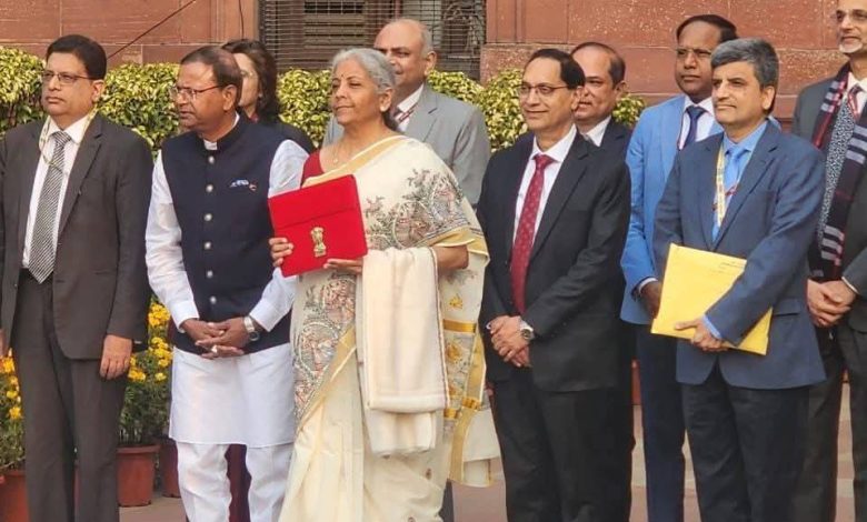 माननीय वित्त मंत्री निर्मला सीतारमण जी को धन्यवाद। आज बजट के दिन उन्होंने बिहार के मधुबनी पेंटिंग बनी हुई साड़ी पहनी हैं।