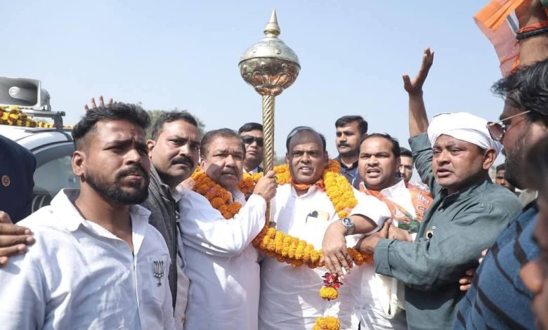आज गया गांधी मैदान में आयोजित NDA के कार्यकर्ता सम्मेलन में जाने के पूर्व चाकंद में भारतीय जनता पार्टी के योस्सवी प्रदेश अध्यक्ष आदरणीय डॉ दिलीप जसवाल जी