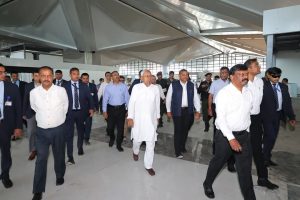 आज जयप्रकाश नारायण अंतर्राष्ट्रीय हवाई अड्डे के निर्माणाधीन टर्मिनल का निरीक्षण किया। यात्रियों की संख्या में लगातार वृद्धि को देखते हुए इस एयरपोर्ट का विस्तारीकण किया जा रहा है, जिसमें यात्रियों को आधुनिक सुविधाएं मिल सकेंगी। यहां 11 एयरो ब्रिज बनाए जा रहे हैं। इस एयरपोर्ट से अधिक-से-अधिक उड़ानें संचालित होने से बड़ी संख्या में यात्री हवाई यातायात का लाभ उठा सकेंगे। निरीक्षण के दौरान बचे हुए कार्यों को तेजी से पूर्ण करने का निर्देश दिया ताकि यहां यात्रियों को और सुविधा मिल सके। जून माह तक सारे कार्य पूर्ण कर लिए जाएंगे। आज ही बिहटा में बनाए जाने वाले अंतर्राष्ट्रीय एयरपोर्ट का भी स्थल निरीक्षण किया। यह अंतर्राष्ट्रीय हवाई अड्डा आधुनिक सुविधाओं से लैस होगा। हवाई यातायात को बेहतर बनाने के लिए यहां आधुनिकतम व्यवस्थाएं की जाएंगी। यहां 10 एयरो ब्रिज होंगे। बिहटा एयरपोर्ट के निर्माण से कनेक्टिविटी और बढ़ेगी तथा पटना एयरपोर्ट पर पड़ने वाला भार भी कम होगा। साथ ही रोजगार और कारोबार के अवसर भी बढ़ेंगे।

साथ ही निर्माणाधीन खगौल-बिहटा एलिवेटेड सड़क का भी निरीक्षण किया। पटना शहर से बिहटा एयरपोर्ट तक कम-से-कम समय में पहुंचने के लिए खगौल-बिहटा एलिवेटेड सड़क का निर्माण कराया जा रहा है। इससे लोगों को बिहटा एयरपोर्ट तक सीधी संपर्कता मिलेगी।